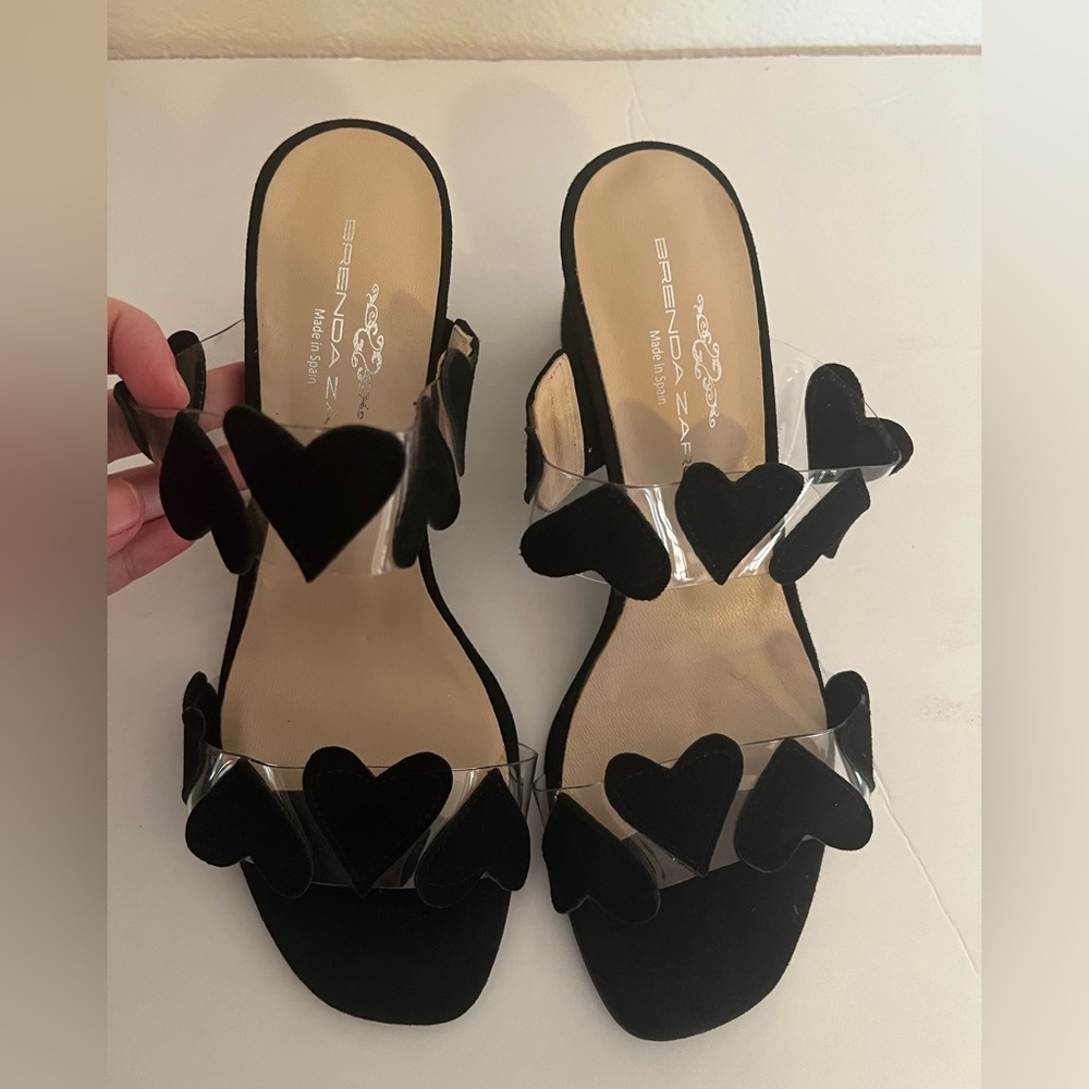 Black Brenda Zaro Made in Spain Suede Sandal Heart 371/2 size 7 like new rare